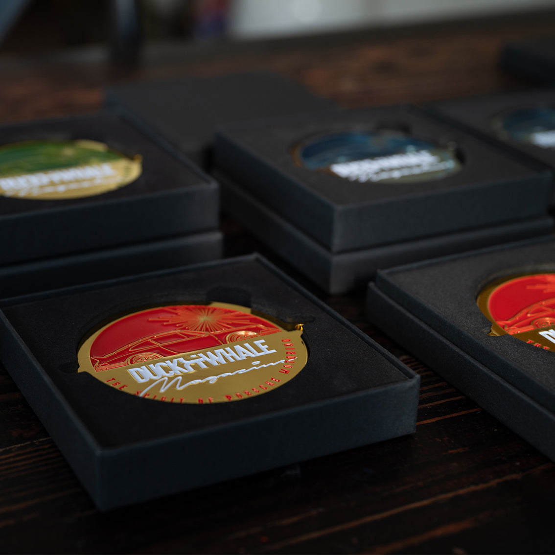 The Spirit Of Porsche Motoring Grill Badge - Gold / Red